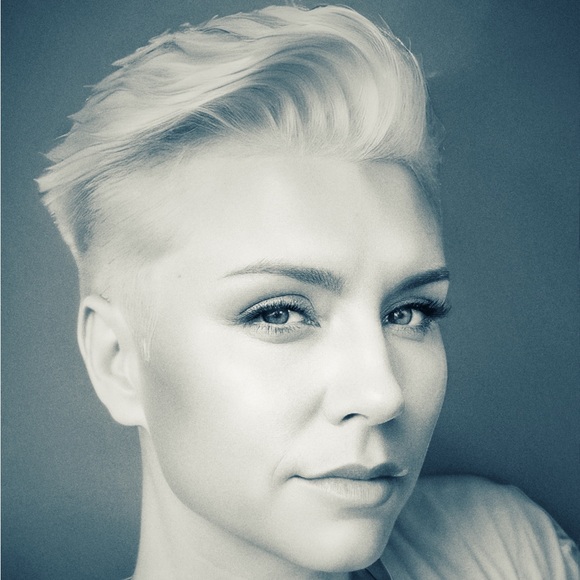 Meet your Posher, Anne - Picture 2 of 2